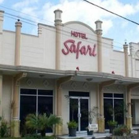 Hotel Safari Jember Bagian luar foto