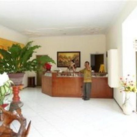 Hotel Safari Jember Bagian luar foto