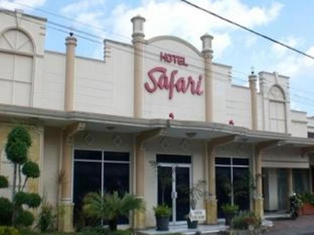 Hotel Safari Jember Bagian luar foto