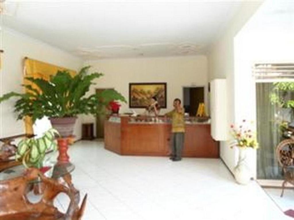 Hotel Safari Jember Bagian luar foto