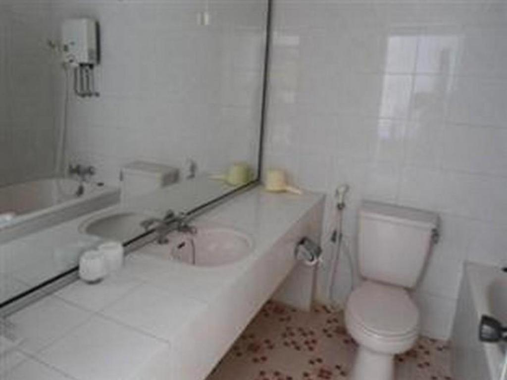 Hotel Safari Jember Bagian luar foto