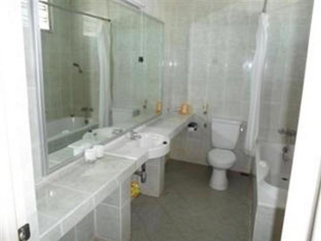 Hotel Safari Jember Bagian luar foto