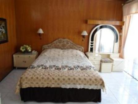 Hotel Safari Jember Ruang foto